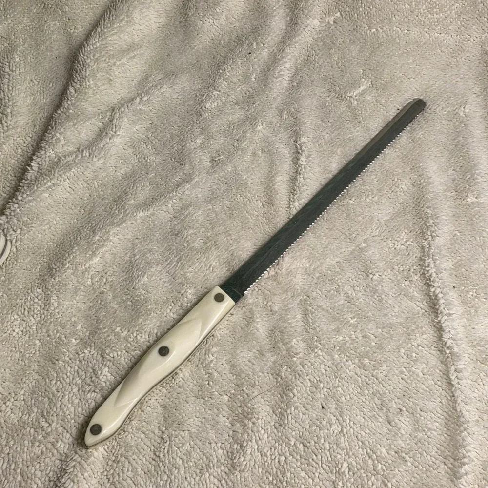 Cutco 1724 KC Slicer Bread Knife White Pearl Handle Serrated Blade 9 3/4